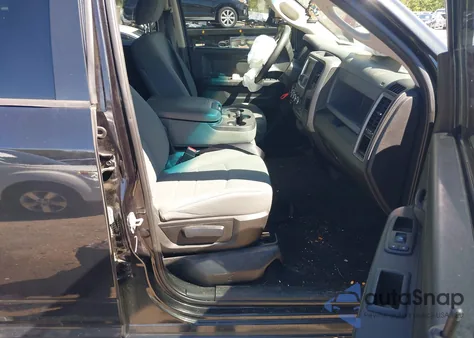 2017 Ram 1500 Express 4X4 6'4 Box z USA, uszkodzony, nr VIN 1C6RR7FT3HS840109